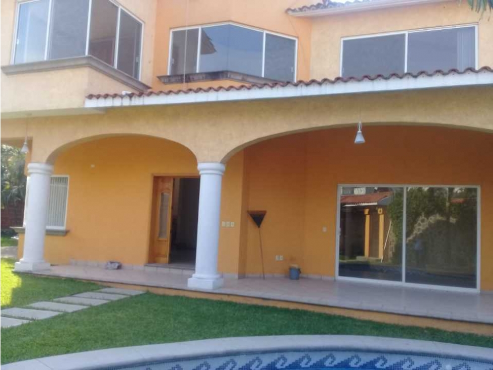 Renta de casa con alberca 4 rec. Col. Delicias - 1