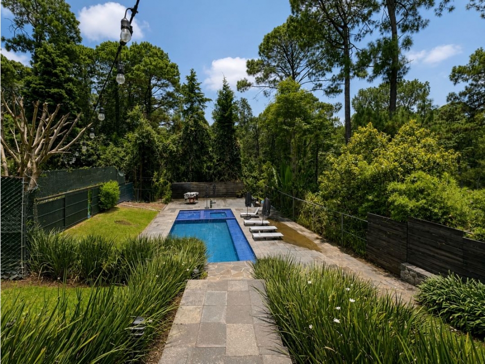 RENTA DE CASA CON AMPLIO JARDIN DESCENDENTE Y ALBERCA | AVANDARO — foto 3
