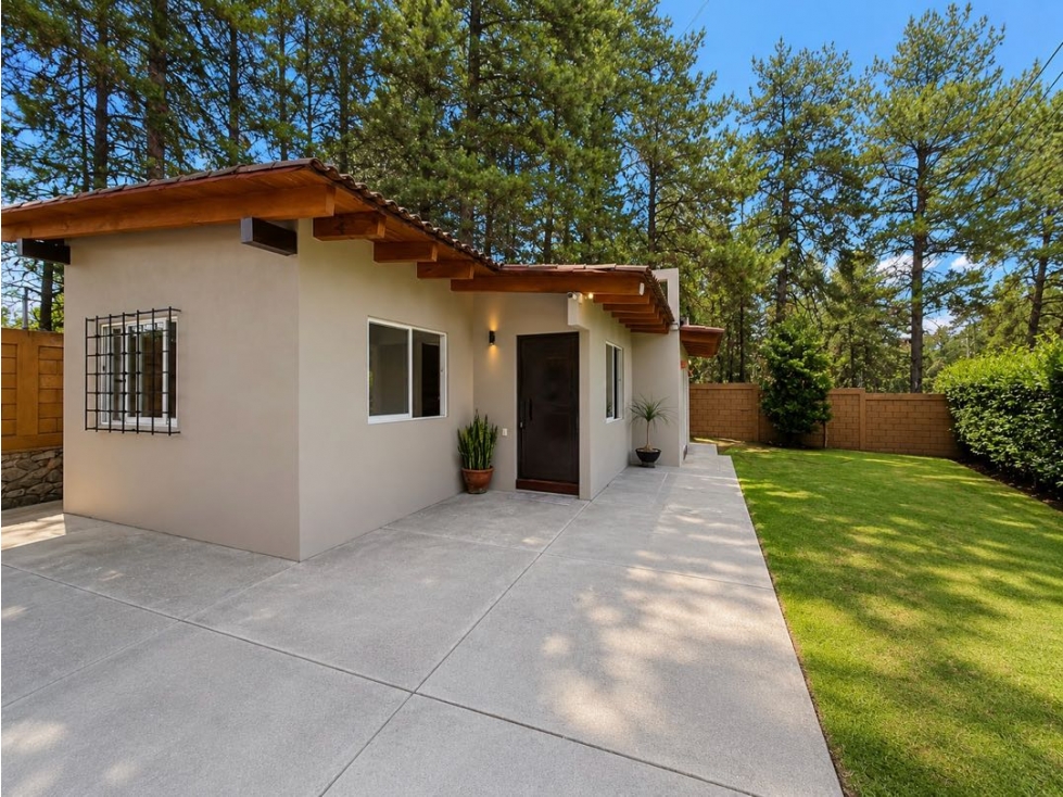 RENTA DE CASA CON JARDIN EN EL FRESNO I VALLE DE BRAVO