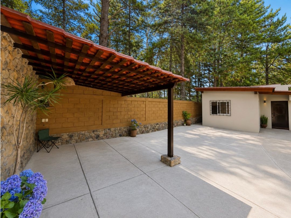 RENTA DE CASA CON JARDIN EN EL FRESNO I VALLE DE BRAVO — foto 4