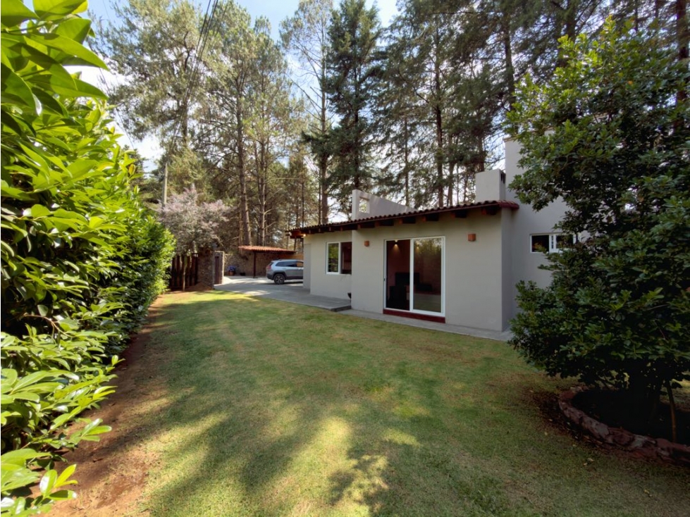 RENTA DE CASA CON JARDIN EN EL FRESNO I VALLE DE BRAVO — foto 2
