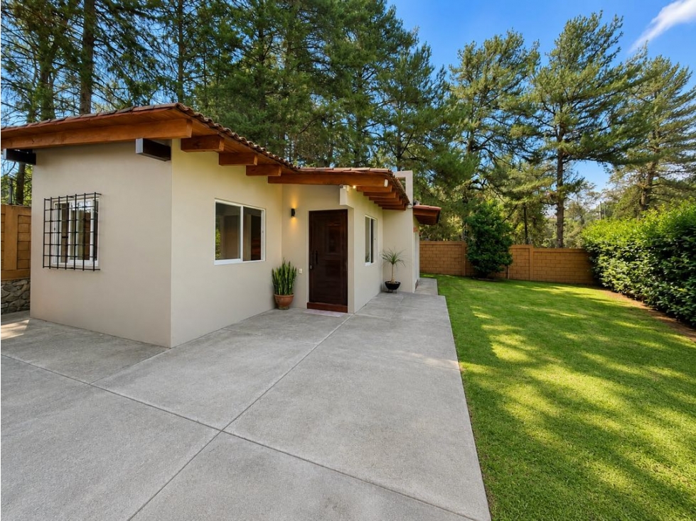 RENTA DE CASA CON JARDIN EN EL FRESNO I VALLE DE BRAVO — foto 3