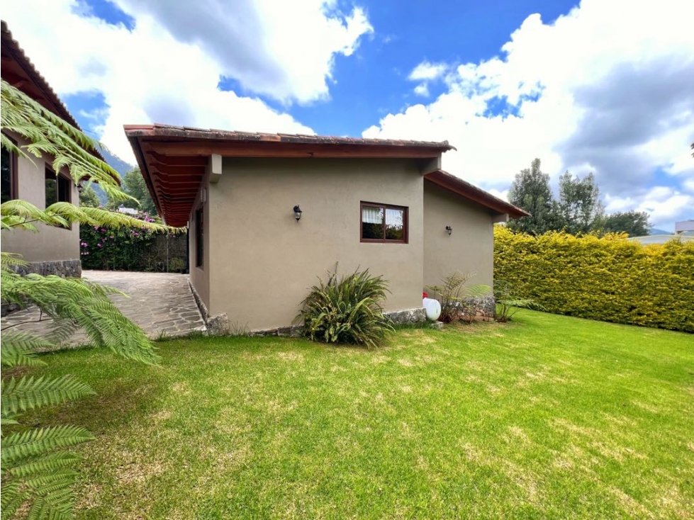 RENTA DE CASA CON JARDÍN I AMUEBLADA I CERRO GORDO — foto 2