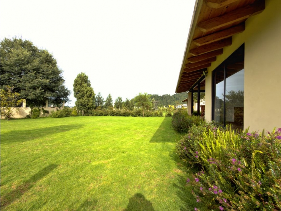 RENTA DE CASA CON TERRAZA Y JARDIN EN LOS SAUCOS I VALLE DE BRAVO — foto 6