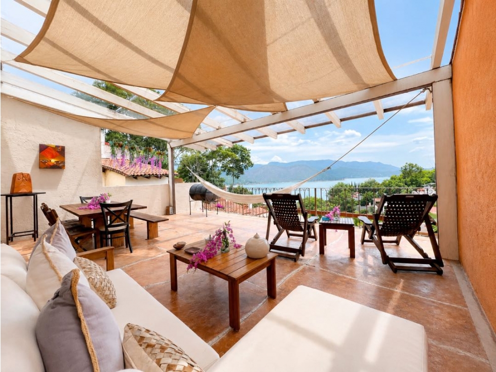 RENTA DE CASA CON TERRAZA Y VISTA AL LAGO | VALLE DE BRAVO CENTRO