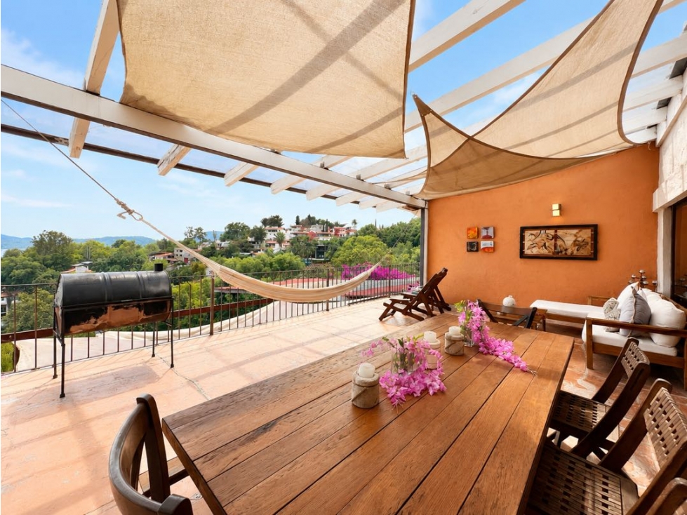 RENTA DE CASA CON TERRAZA Y VISTA AL LAGO | VALLE DE BRAVO CENTRO — foto 2