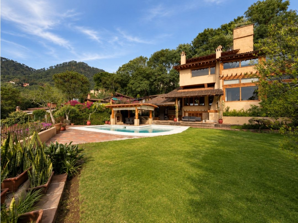 RENTA DE CASA CON VISTAS AL PUEBLO, ALBERCA Y JARDIN | COPORITO