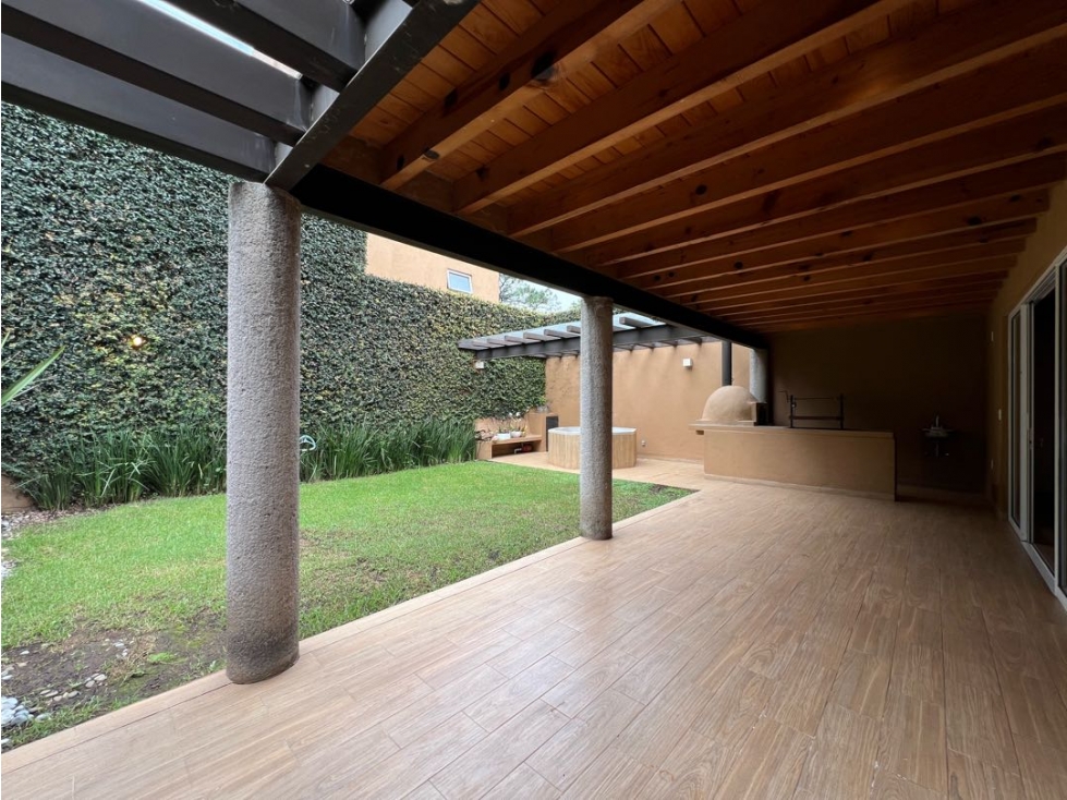 RENTA DE CASA EN CONDOMINIO CON JACUZZY, TERRAZA Y JARDIN | AVANDARO - 2