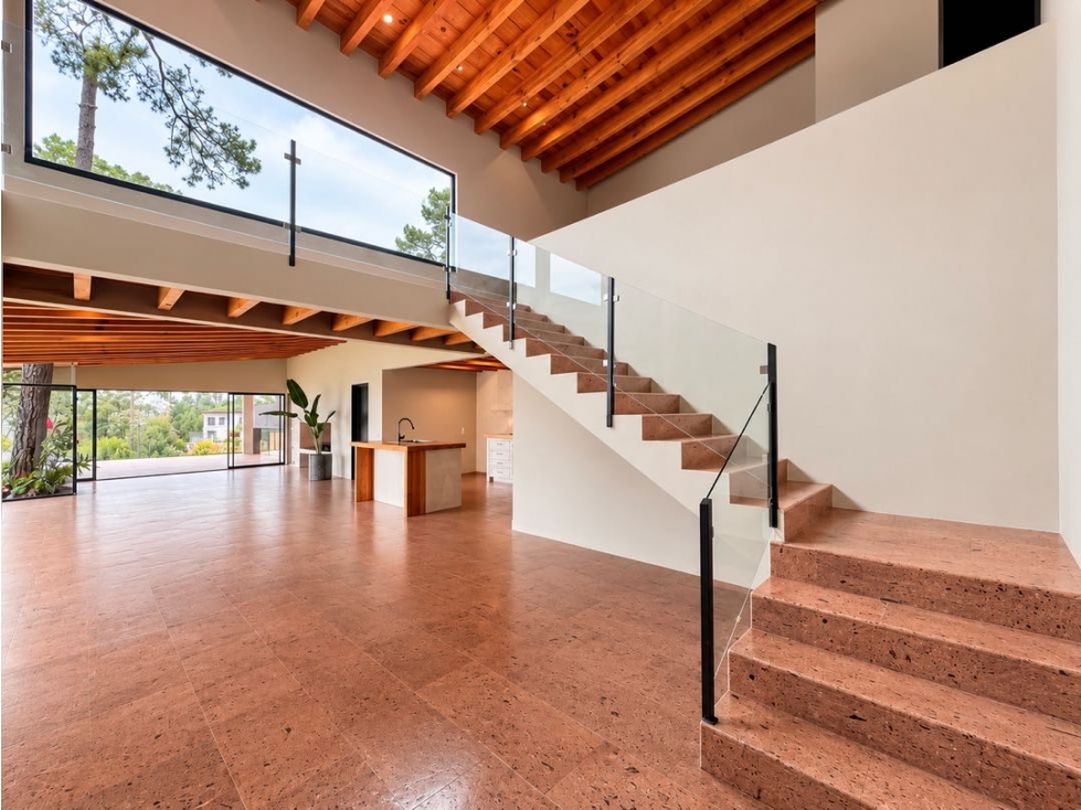 RENTA DE CASA EN FRACCIONAMIENTO CON JARDIN Y VISTAS | AVANDARO — foto 3