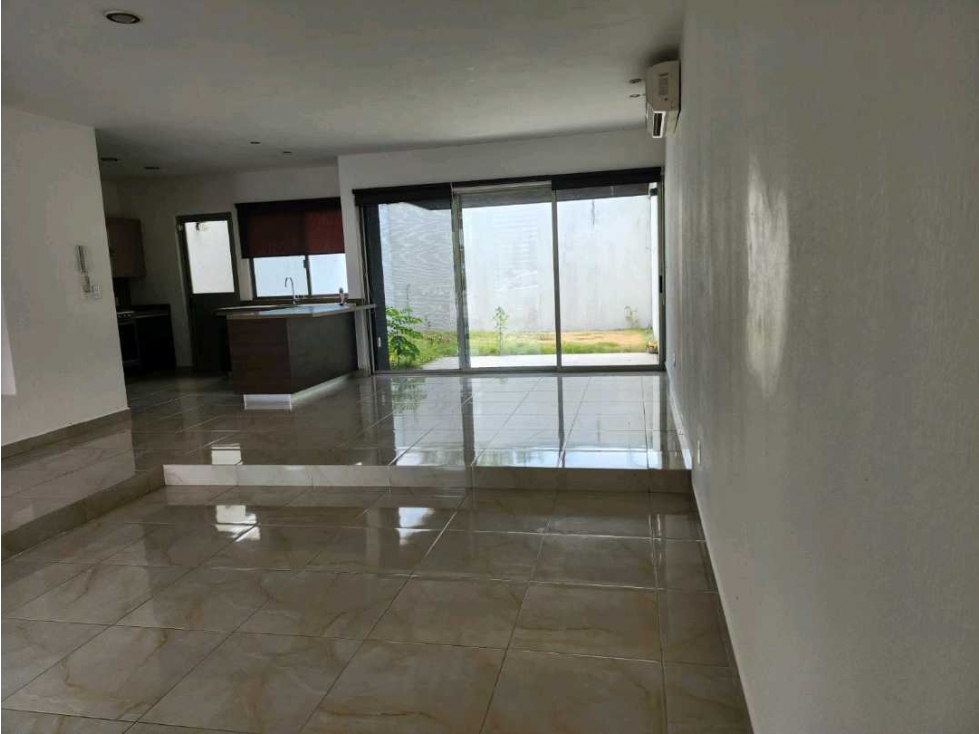 Renta de Casa en Privada Cochera P/2Autos 3Recámaras 2.5Baños Altozano - 3