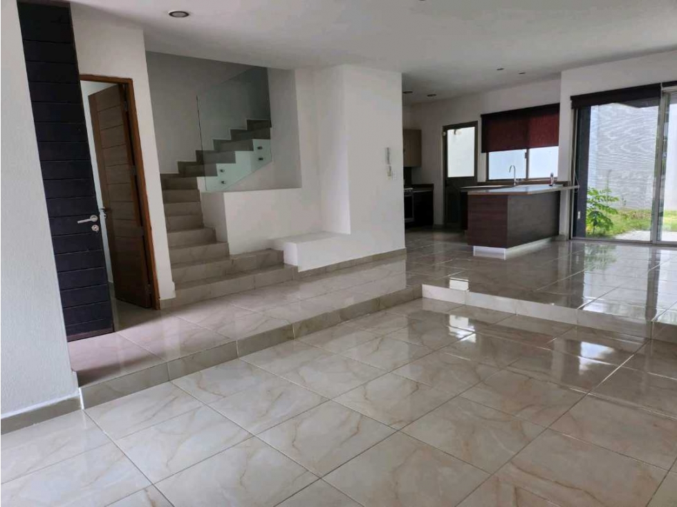 Renta de Casa en Privada Cochera P/2Autos 3Recámaras 2.5Baños Altozano - 4