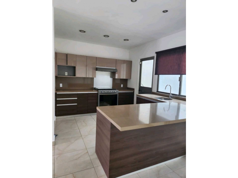 Renta de Casa en Privada Cochera P/2Autos 3Recámaras 2.5Baños Altozano - 5