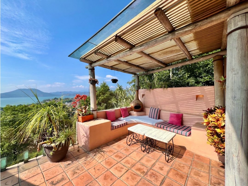 RENTA CASA CON ALBERCA Y TERRAZA VISTAS AL LAGO | VALLE DE BRAVO — foto 4