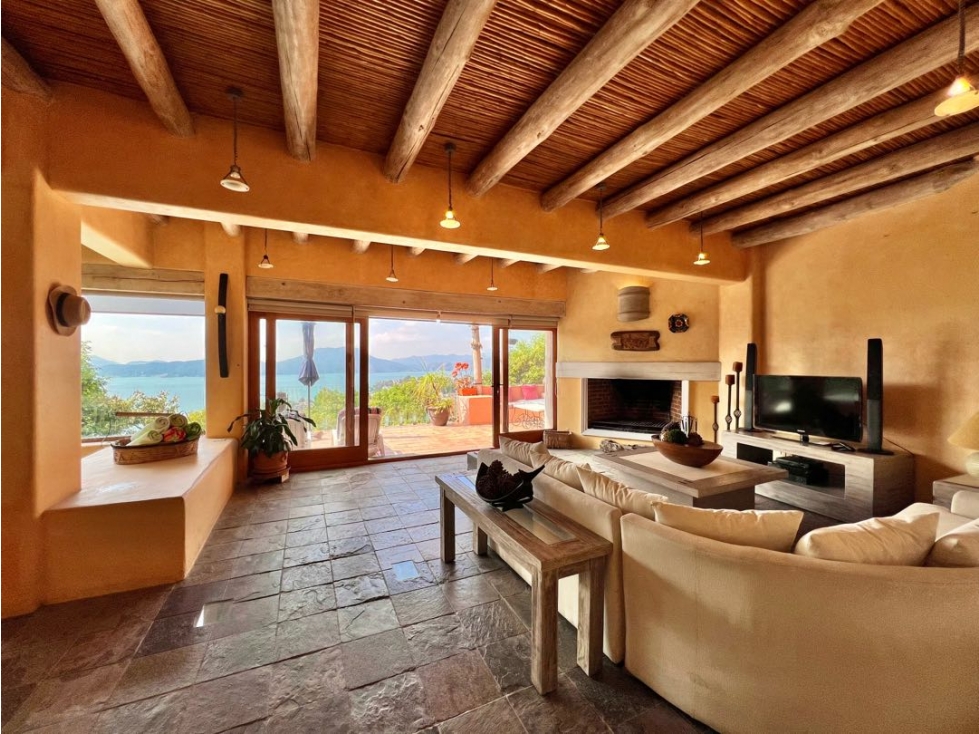 RENTA CASA CON ALBERCA Y TERRAZA VISTAS AL LAGO | VALLE DE BRAVO — foto 5