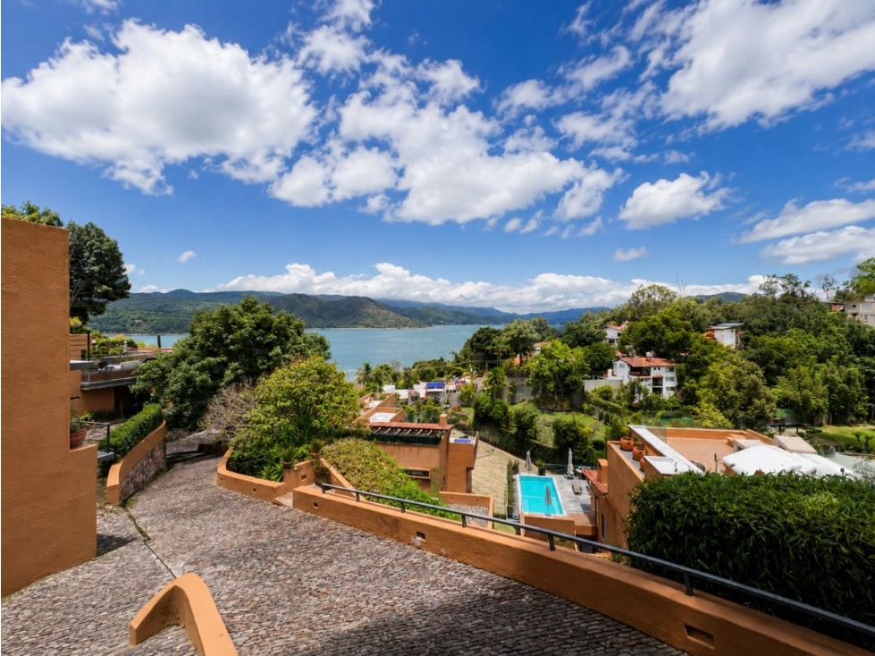 RENTA DE CASA | TERRAZA CON JACUZZI Y VISTA | VALLE DE BRAVO — foto 5