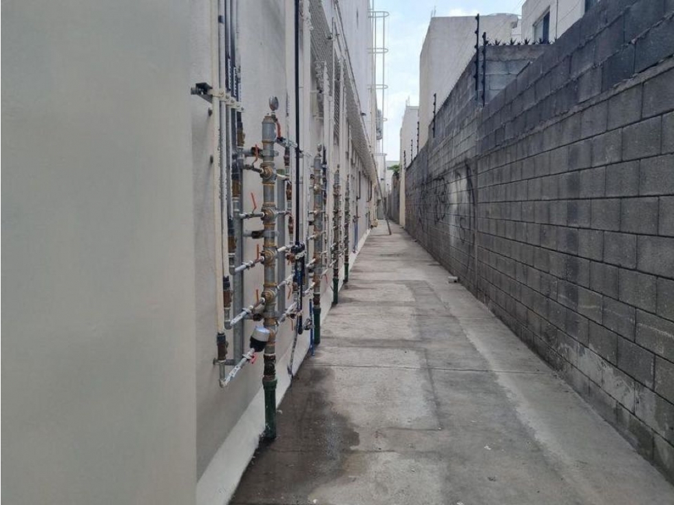 RENTA Local 40m2, Planta Alta, PLAZA LAS CASTAÑAS - 3