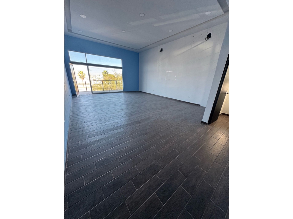 RENTA - Local 54m2 Planta alta - PLAZA LAS CASTAÑAS — foto 4