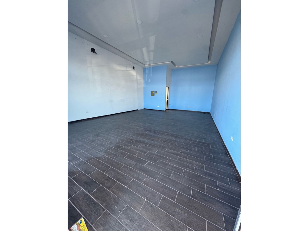 RENTA - Local 54m2 Planta alta - PLAZA LAS CASTAÑAS — foto 5