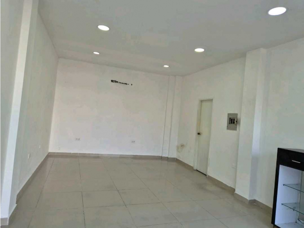 Renta Local Comercial Vitrina — foto 4