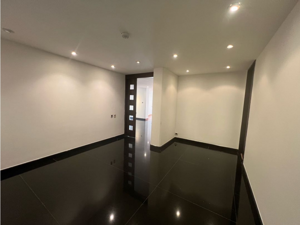 RENTA. SANTA ANA ORIENTAL. 296 m2. TERRAZA. VISTA.3 HABS CON BAÑO
