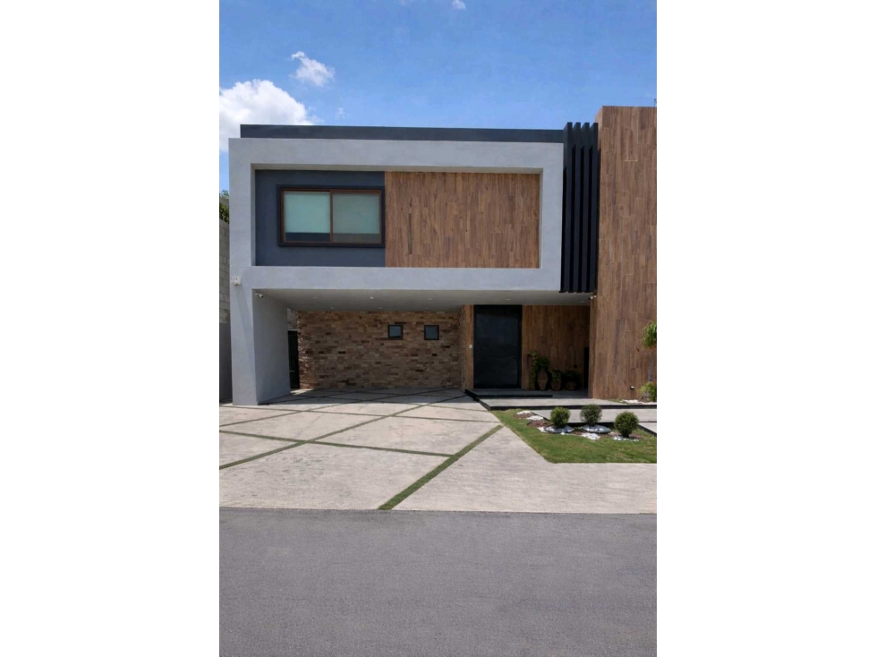 RENTA-Casa 3 Recámaras 4.5 Baños Alberca Propia Cto. Serv. Villa Brisa
