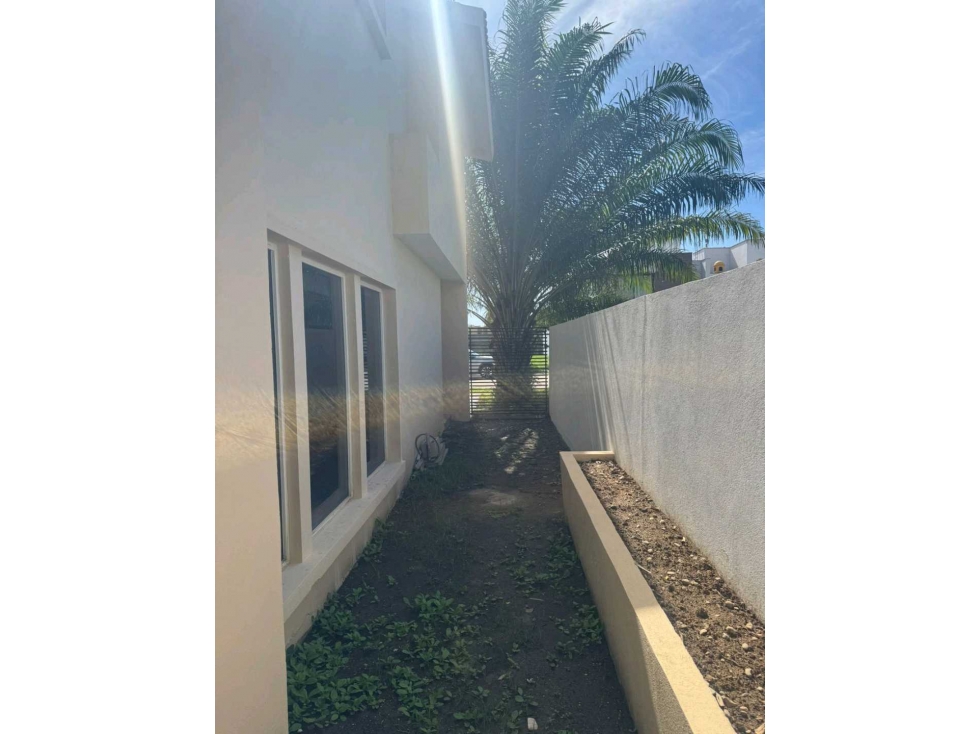 RENTA-CASA en Privada 3 Recámaras3.5 Baños Estudio Hacienda Esmeralda — foto 2