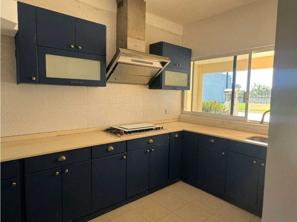 RENTA-CASA en Privada 3 Recámaras3.5 Baños Estudio Hacienda Esmeralda — foto 3