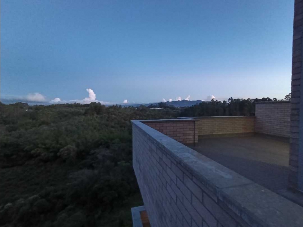 RENTAMOS APTO CON TERRAZA EN SAN ANTONIO DOBLE FACHADA — foto 4