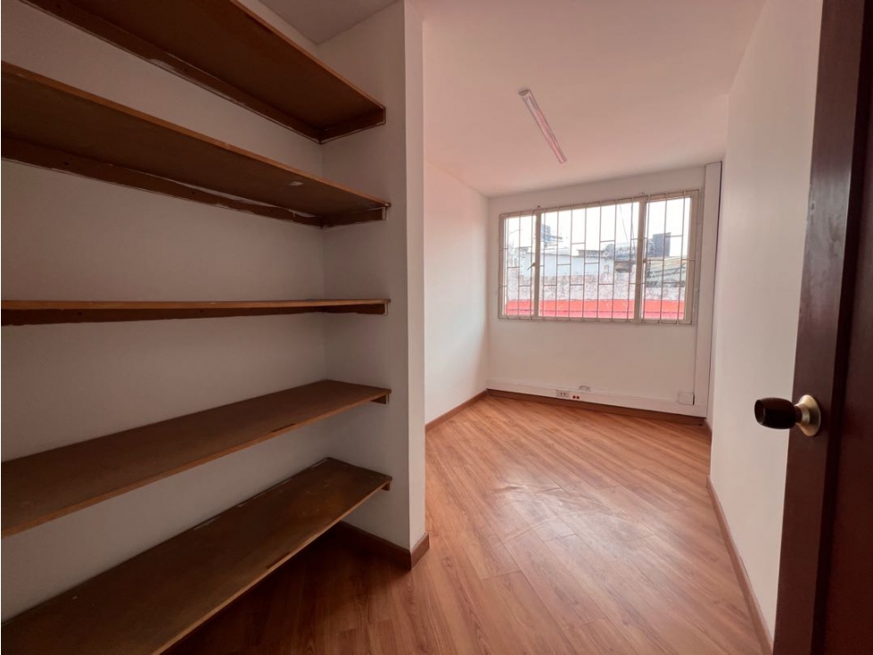 RENTAMOS OFICINAS REMODELADAS EN LA CASTELLANA — foto 5