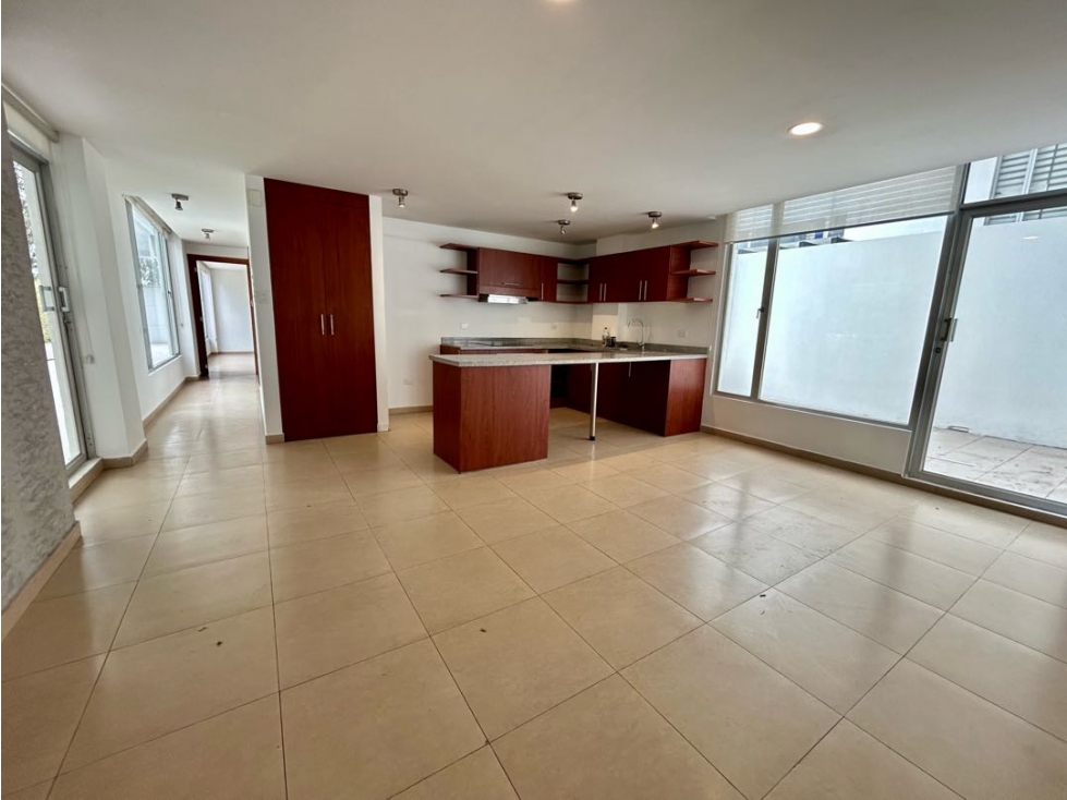 Venta departamento 2 dormitorios sin muebles + PATIO — foto 5