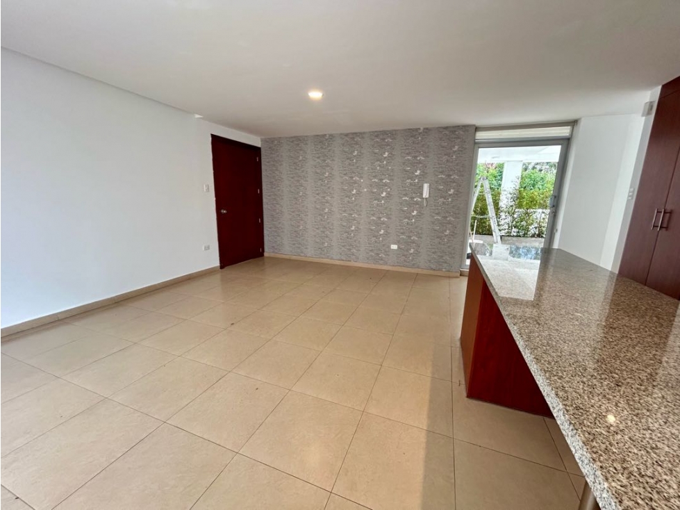 Venta departamento 2 dormitorios sin muebles + PATIO — foto 6