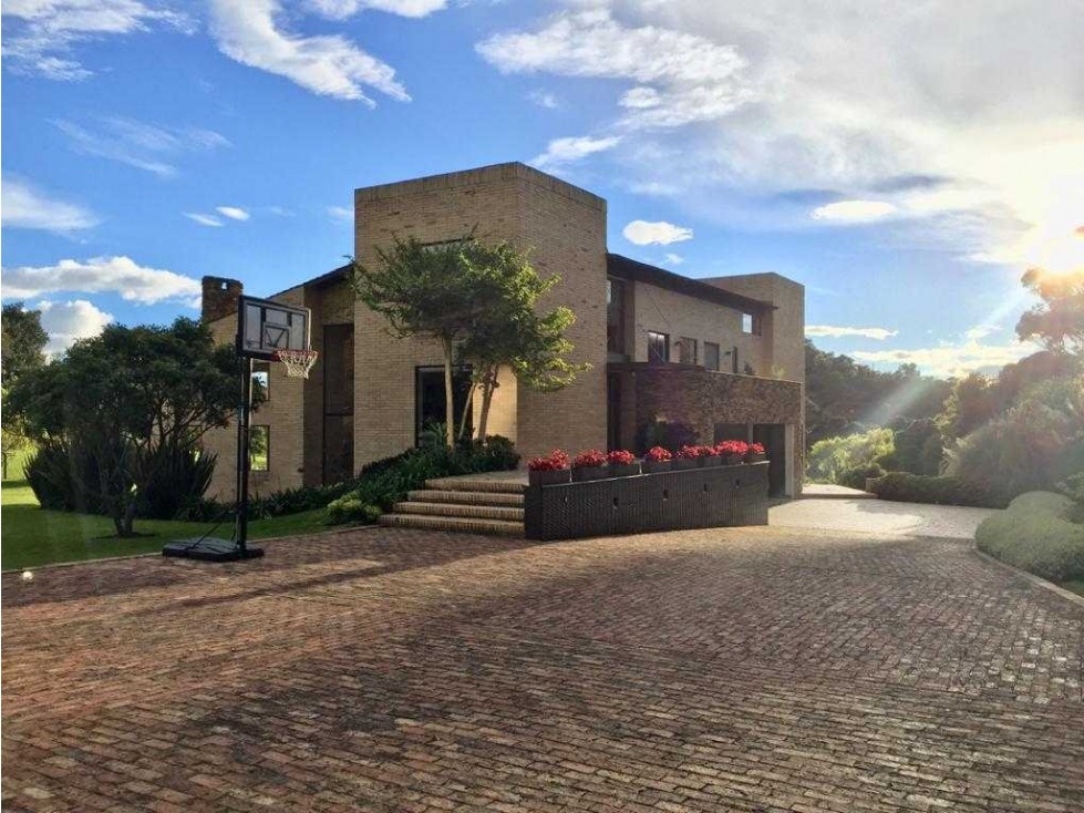 RENTO AMOBLADA ESPECTACULAR CASA EN SINDAMANOY 5HAB
