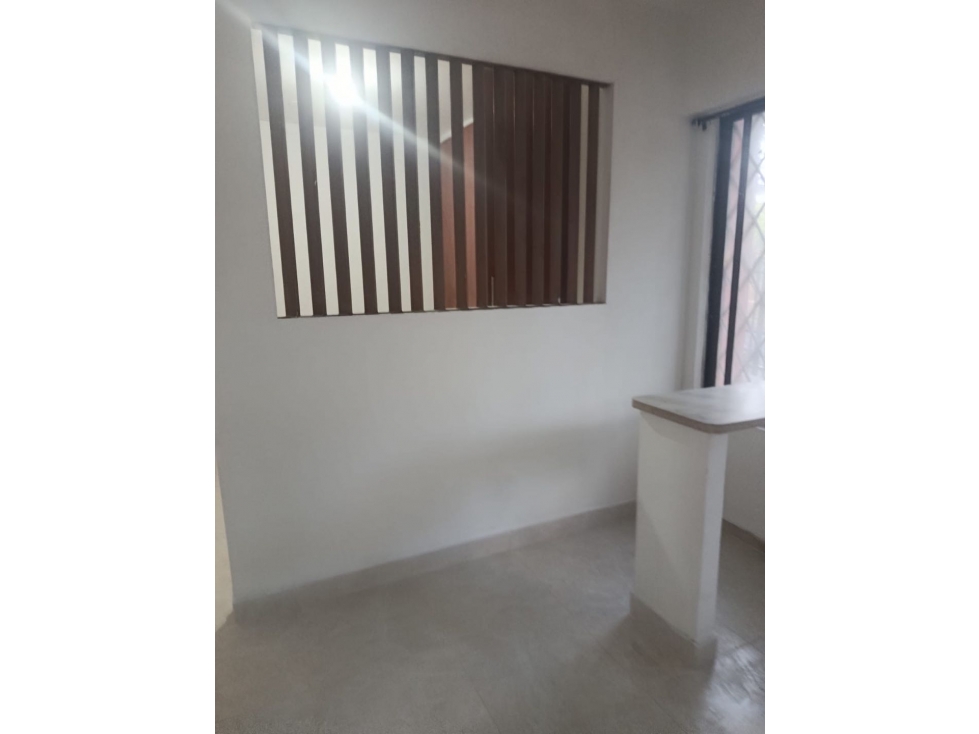 Rento aparta estudio 1er piso en la flora , cali — foto 3