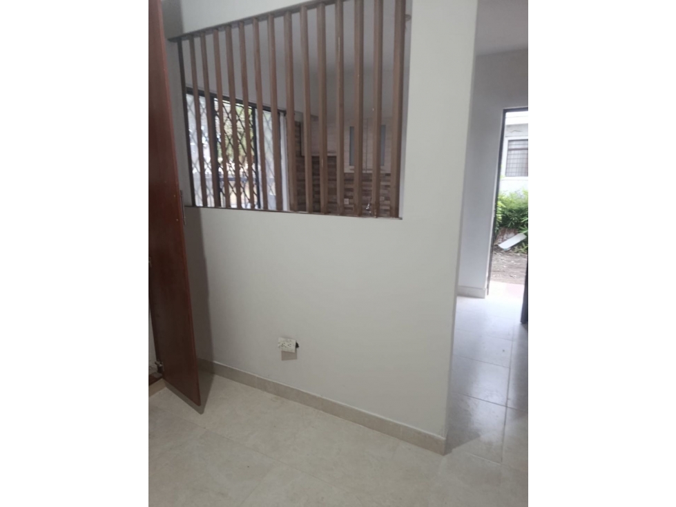 Rento aparta estudio 1er piso en la flora , cali — foto 4