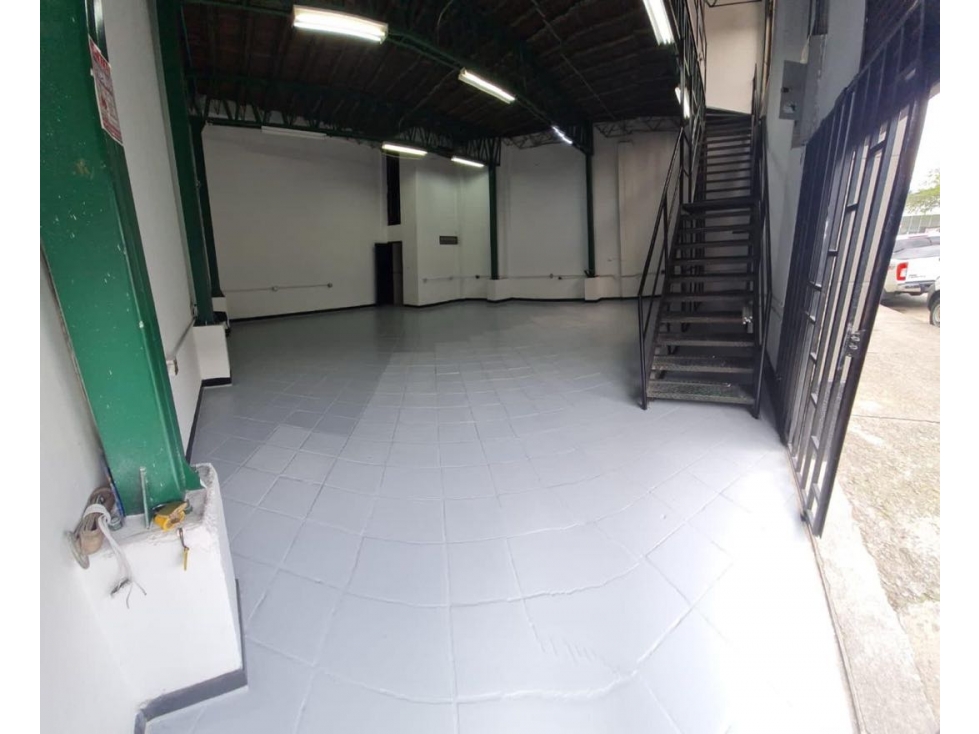 SE RENTA BODEGA CALLE 33 MEDELLÍN