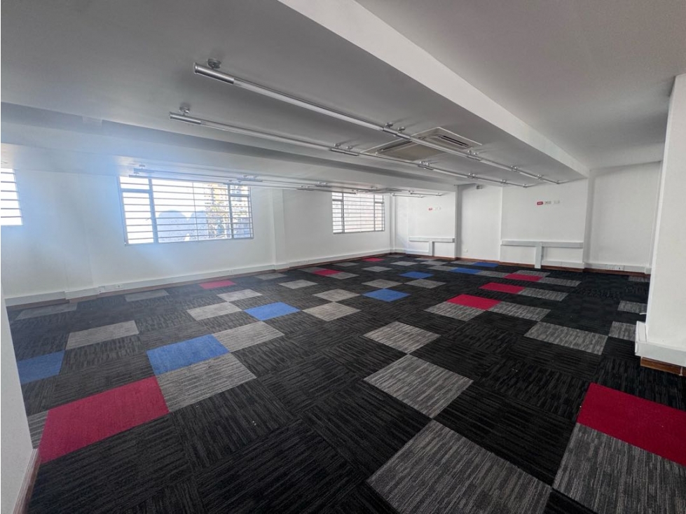 Arriendo oficinas en unilago — foto 4
