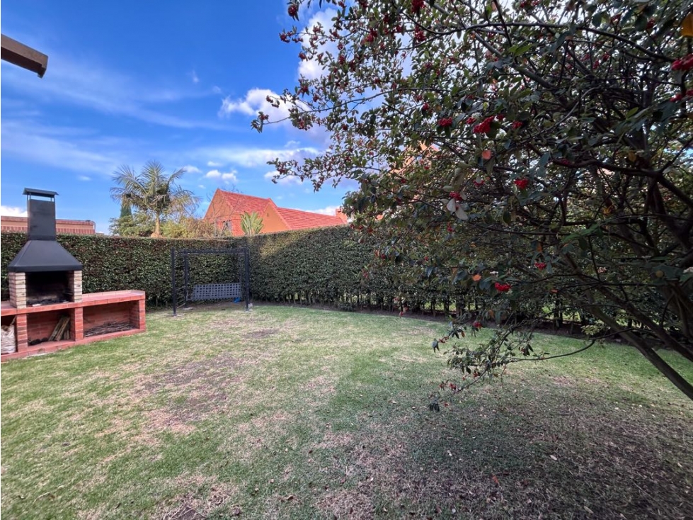 Vendo casa de un piso con amplia zona verde. Conjunto Exclusivo — foto 3