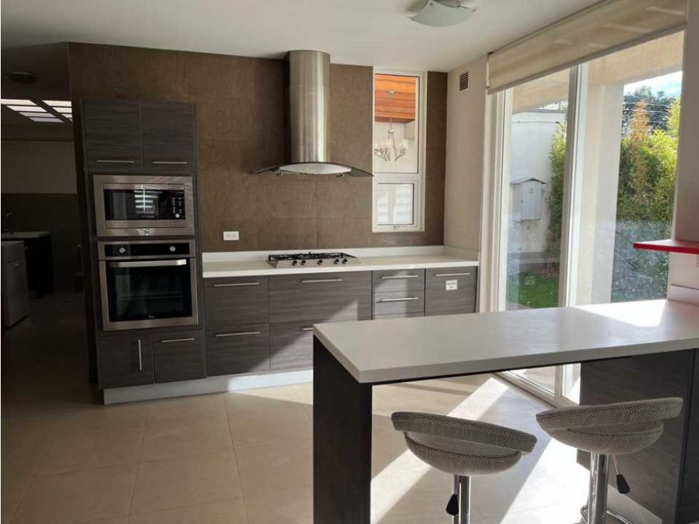 Casa en venta en Tumbaco Tolachica cerca de Ruta Viva con jardín — foto 4