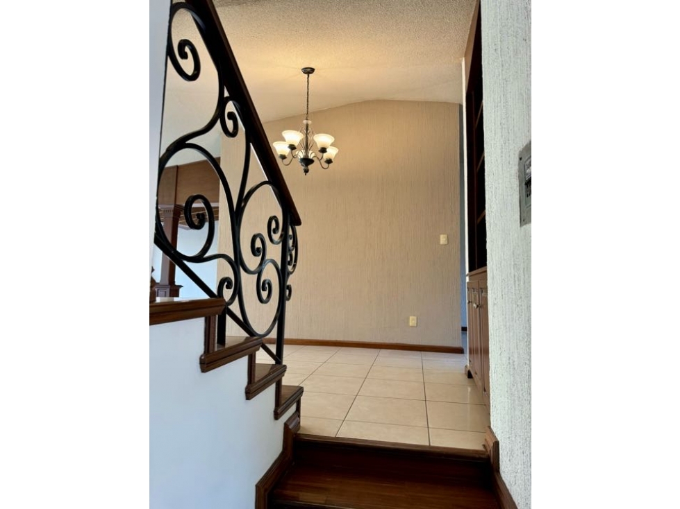 Casa en Venta con amplio jardín y terreno, Republica Saltillo — foto 3