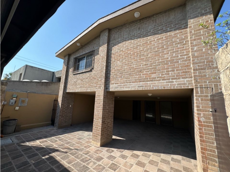 Casa en Venta con amplio jardín y terreno, Republica Saltillo — foto 5