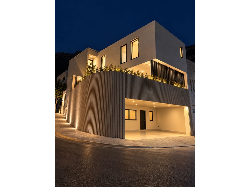 Residencia de Diseño Moderna en Esquina Cumbres Elite Premier - 2