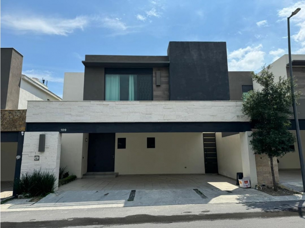 Residencia en Renta Carretera Nacional Fontana Santiago NL - 1