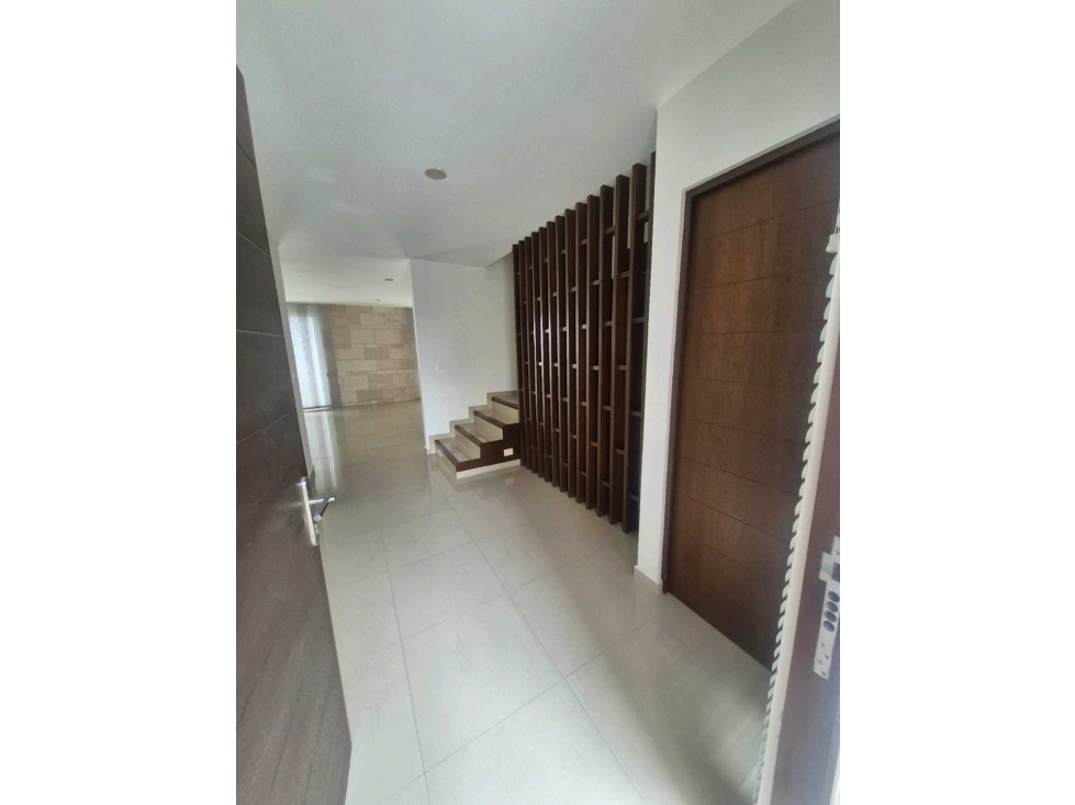 Residencia en Venta 3 Recámaras 3.5 Baños Garaje p/2 Autos El Country — foto 2