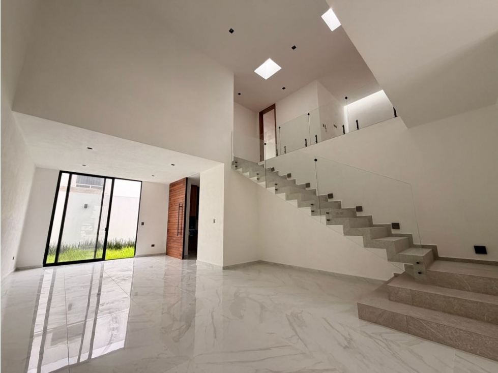 Residencia en venta con excelente altura y finos acabados en Lomas 1 — foto 2
