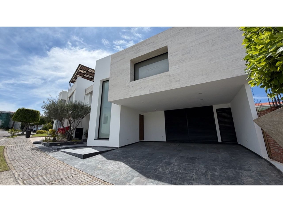 Casa de Lujo en venta en Parque Cairo: Rec. en PB y Roof Garden