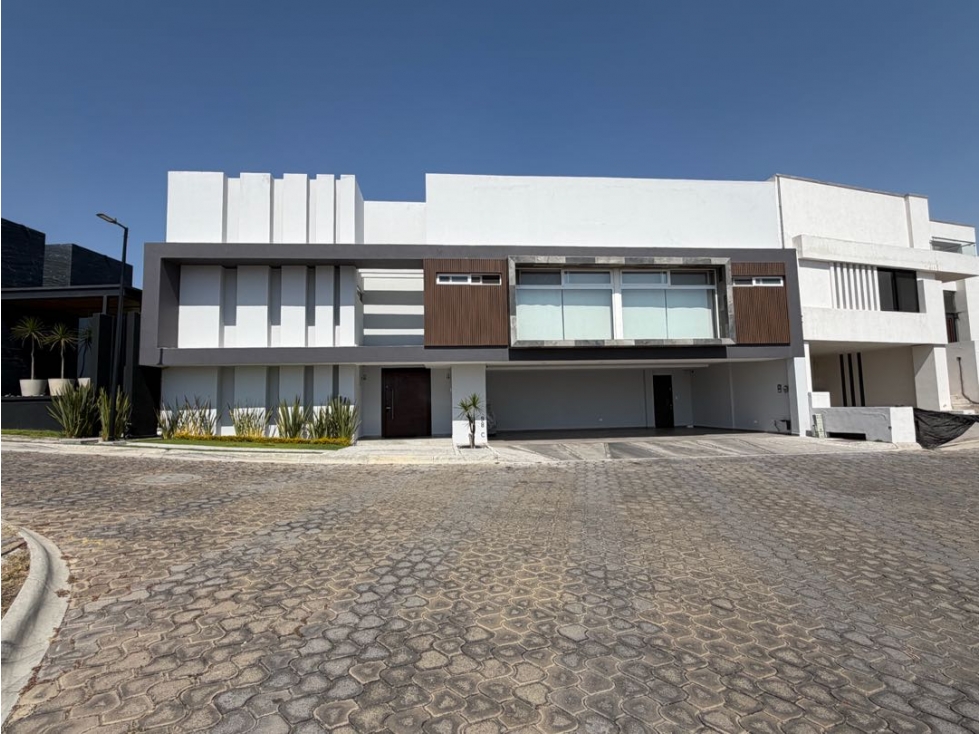 Residencia en venta de 500 mts de construcción. Lomas de Angelopolis 1