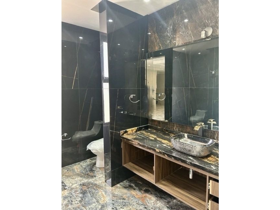 Residencia en venta en fraccionamiento Lagos - 3