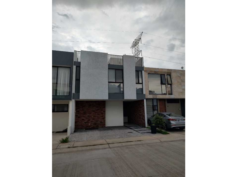 RESIDENCIA NUEVA EN VALLE IMPERIAL, COTO PRIVADO JUSTO EN LA ENTRADA