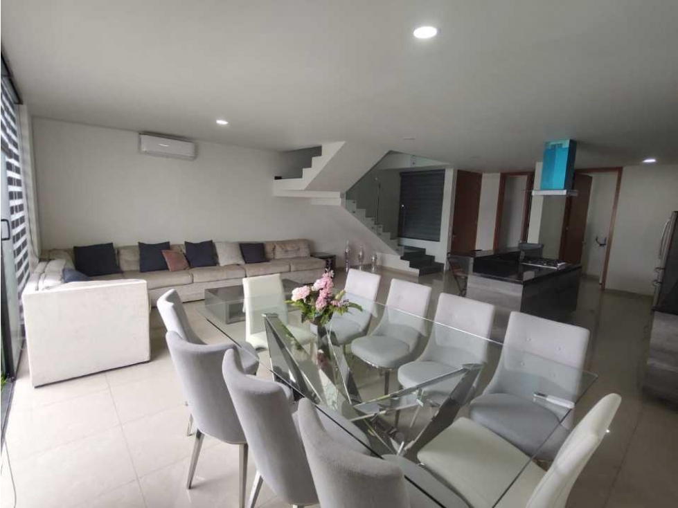 RESIDENCIA NUEVA EN VALLE IMPERIAL, COTO PRIVADO JUSTO EN LA ENTRADA — foto 2