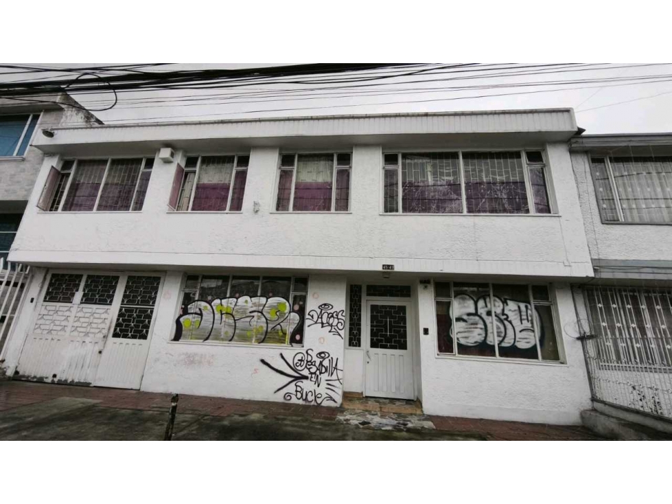 SE VENDE CASA EN EL BARRIO NORMANDÍA